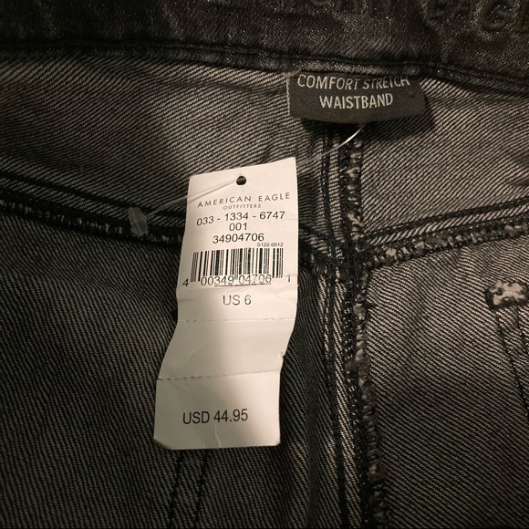 BNWT American Eagle Outfitters black relaxed mom jean short, size 6/28 - Picture 3 of 4